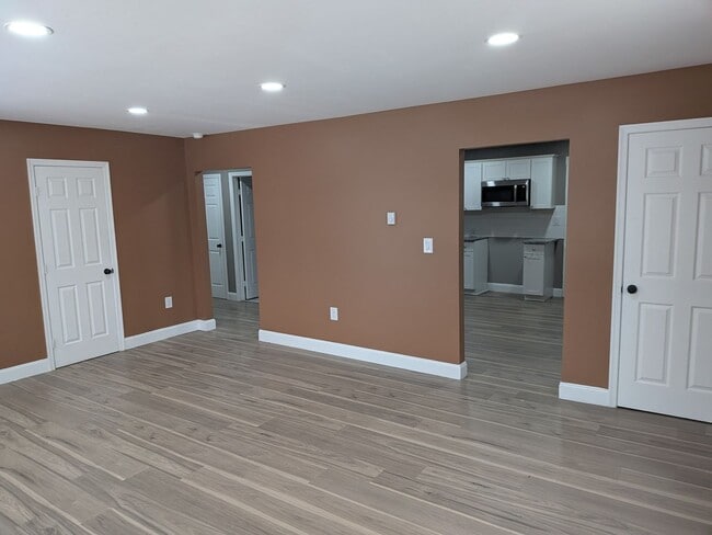 Photo - 1520-1524 Sanderson Unit 1524 Sanderson # 1 (2Bed)