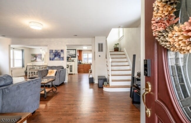 Building Photo - 372 W Hazelwood Ave Rental