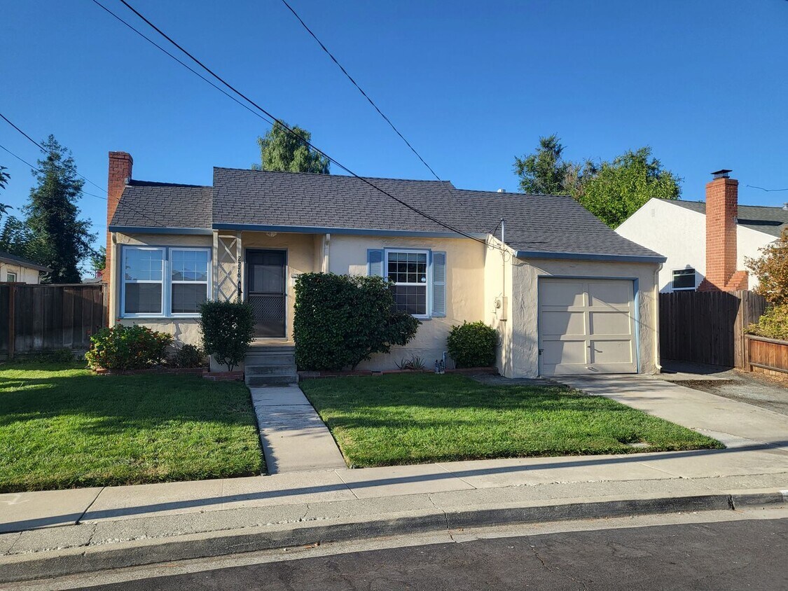 Cute Single Family Home - Cute Single Family Home