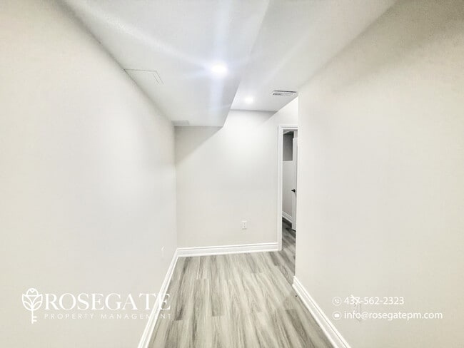 Photo - Pet-Friendly 1 Bedroom + Den Apartment with Parking in Kitchener Unit 2