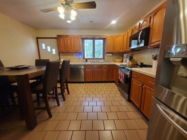 Photo - 302 Westwood Rd