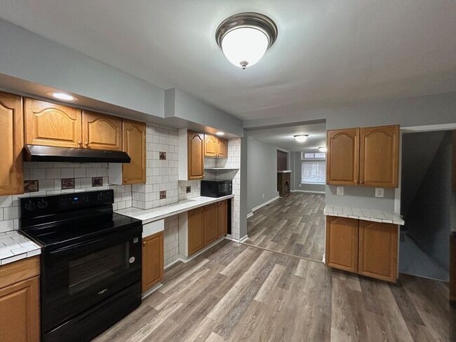 Building Photo - 2 Bedrooms 2.5 Bathrooms Rental