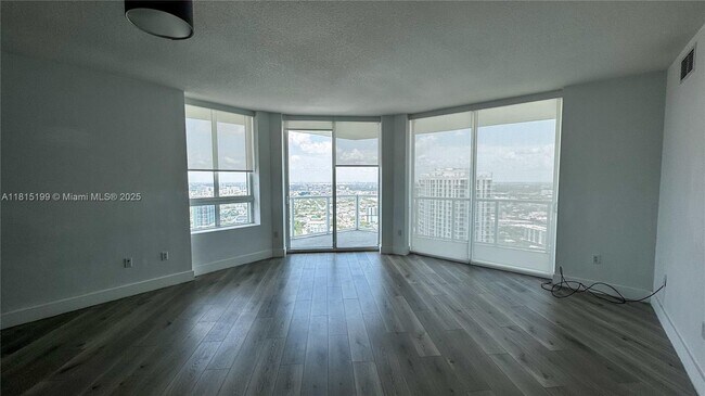 Photo - 1900 N Bayshore Dr Unidad 3818 Rental