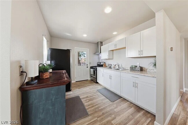 Photo - 470 Hunter Dr