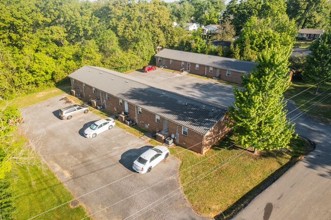 Building Photo - 230 Denton Ave
