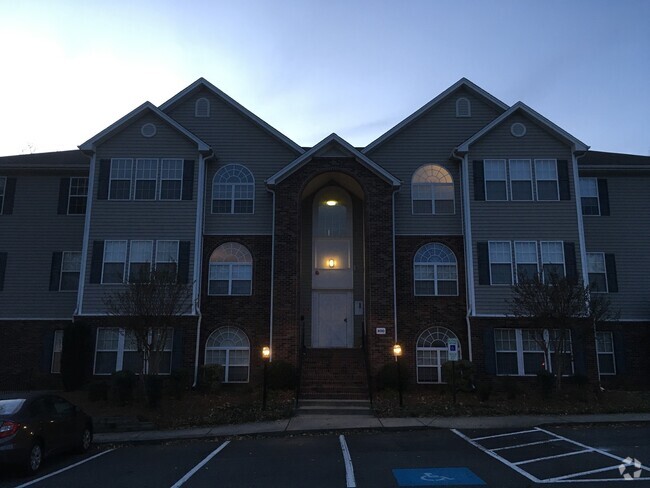 Building Photo - UPPER LEVEL DEACON RIDGE! Rental