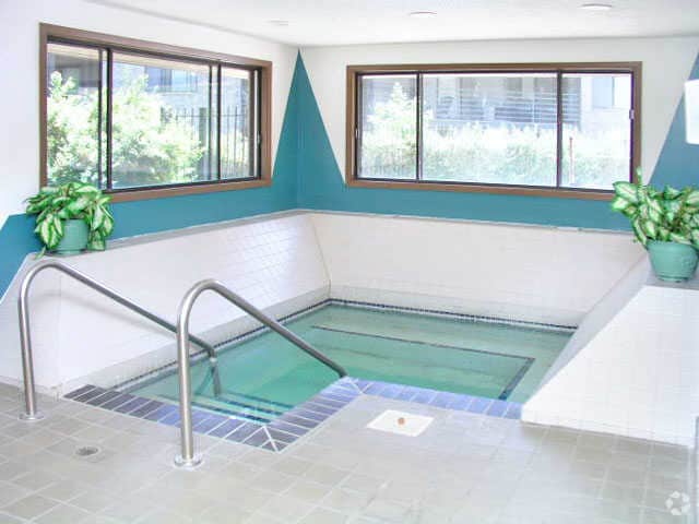 Jacuzzi - Waterford Green Apartments & Townhomes