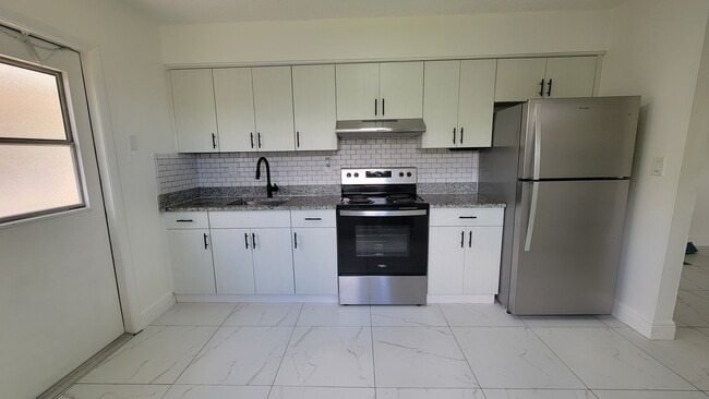 Photo - 6112 SW 37th St Unit B