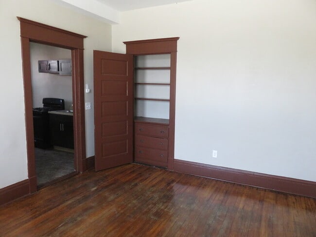 Photo - 608 W 3rd St Unit 2D