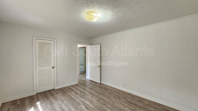 Photo - 140 Realty St