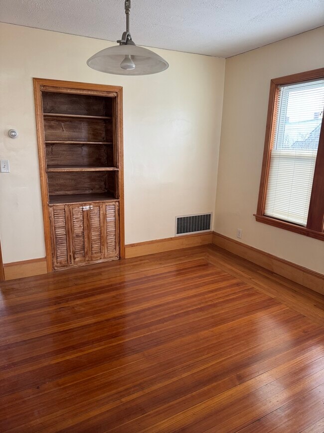 Dinning Room - 6 Emmet Ter Unit 2nd Floor Appartment