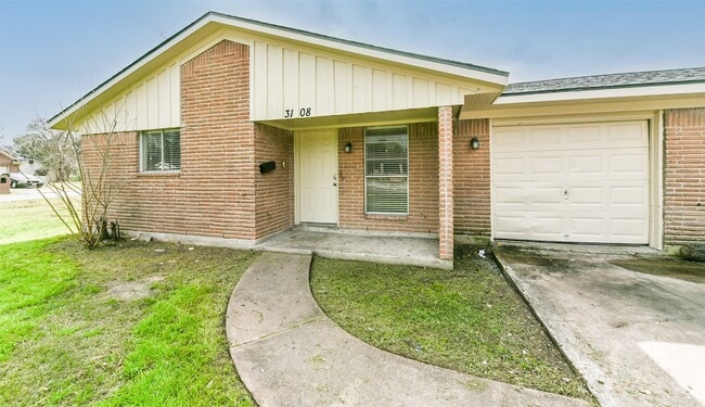 Building Photo - 3108 Wilmington St Rental