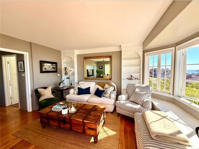 Photo - 2344 Glenneyre St