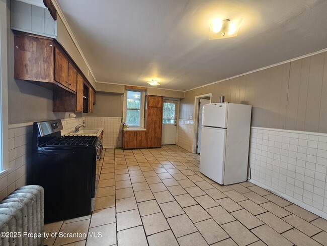 Photo - 28 1/2 E Columbus Ave