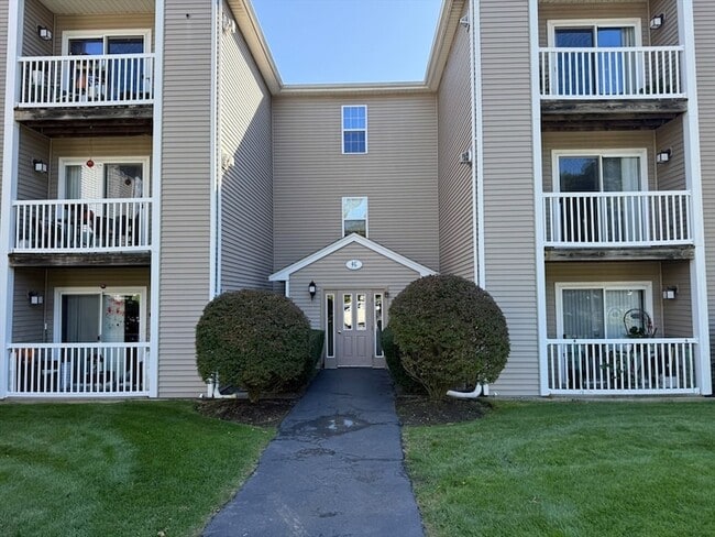 Building Photo - 4 Marc Dr Unit 4C7