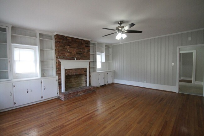 Photo - Exclusively Offered By Muse Realty Rentals...