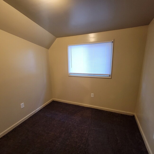 Building Photo - West Indy 3BR House ready to LEASE!