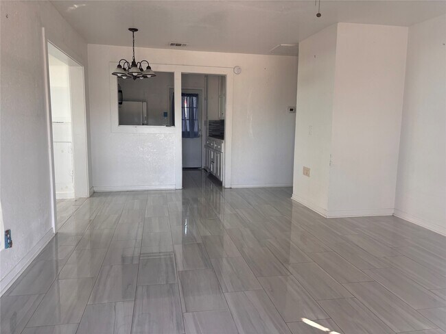 Photo - 1310 Harris Way