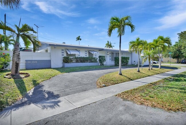 Photo - 16530 NE 11th Ave House