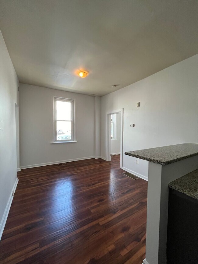 Photo - 2600 E Somerset St Unidad 2