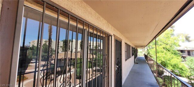 615 S Royal Crest Cir Unit 9