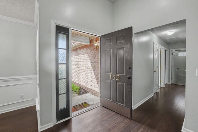 Photo - 152 Dovetail Crossing