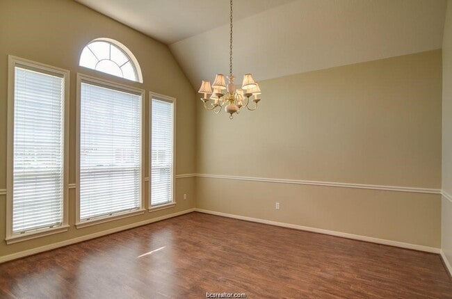Photo - 715 Berry Creek