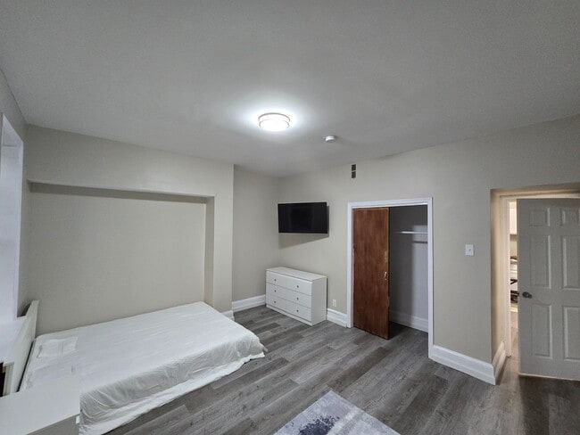 4915 N 13th St Unit 2nd Floor - B