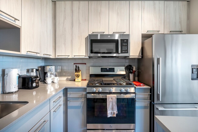 Photo - 880 Pacific St Unidad FL7-ID1039253P