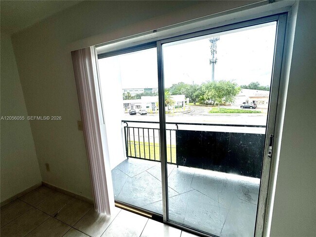 Photo - 888 NE 132nd St Unit 207