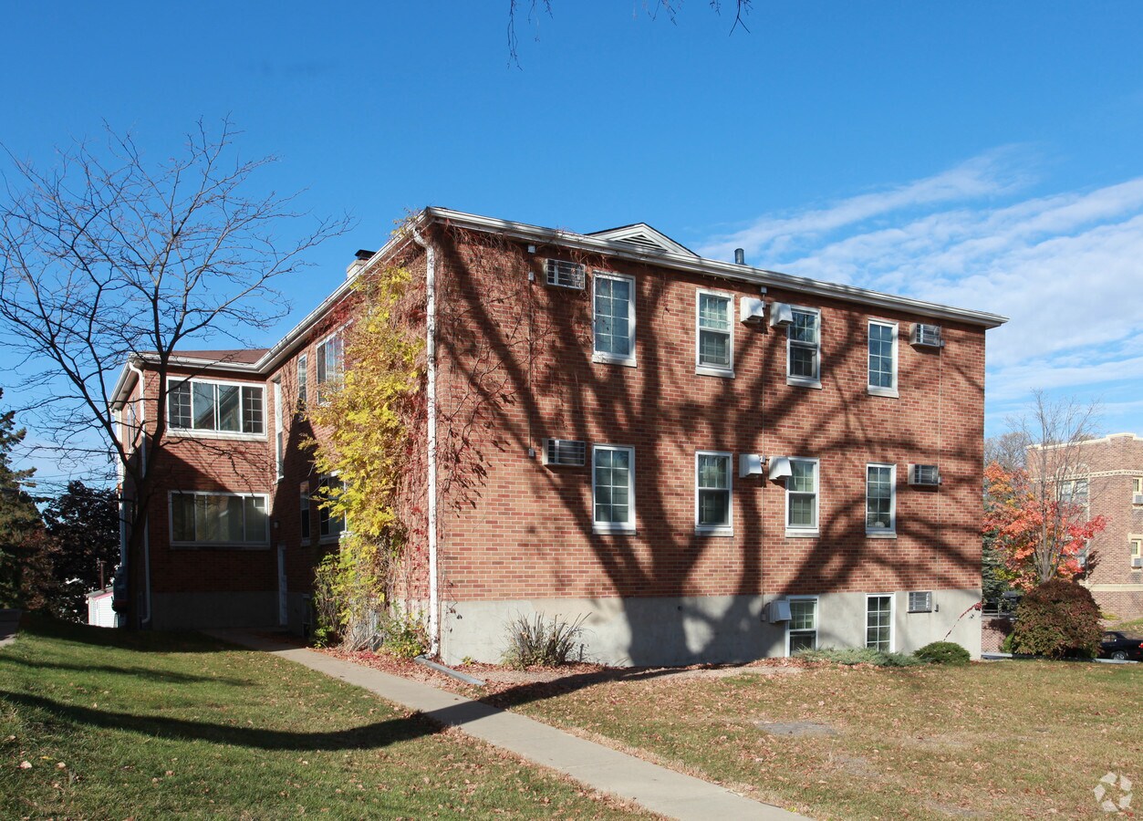 Photo - 4900 Chicago