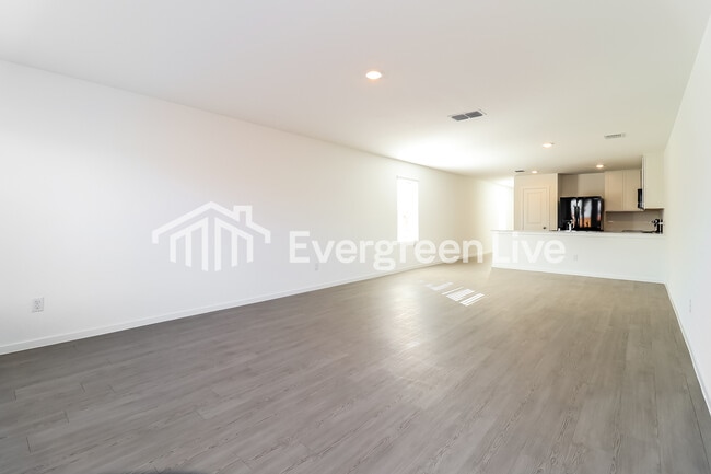 Photo - 216 Sycamore Pl