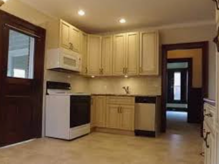 Building Photo - 559 W Howard St Rental