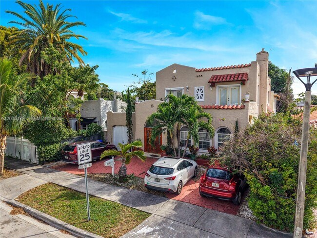 Photo - 1678 SW 11th St Unit 1