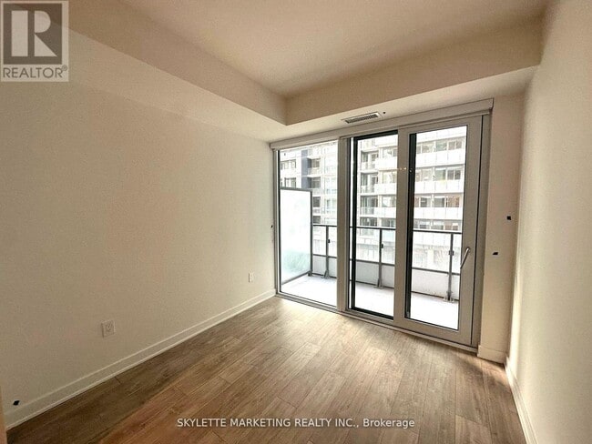 Photo - 70 Princess St Unit 1433 E