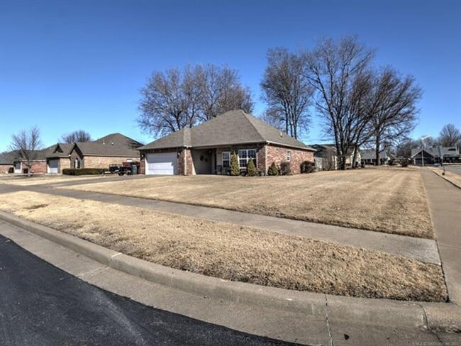 Photo - Located On The West Side Of Claremore - Provides Commuting To Work, Shopping, Schools & Restauran...