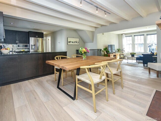 Photo - 20 Oldwood Rd S Unidad 1st Floor