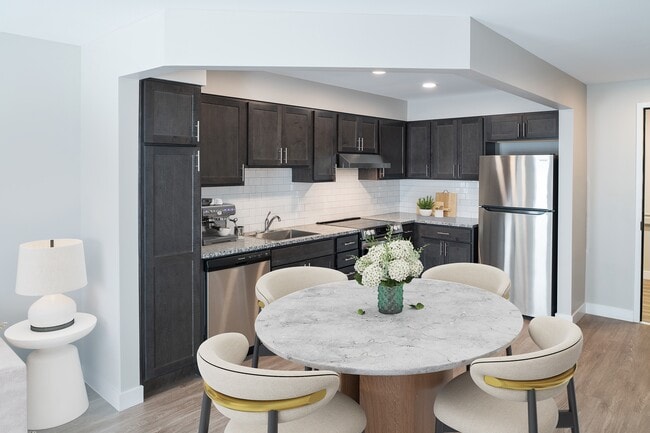 Building Photo - Golden Hill