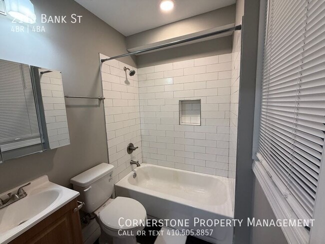 Photo - 2119 Bank St