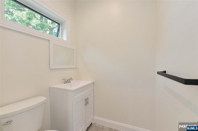 Photo - 610-10 River Dr