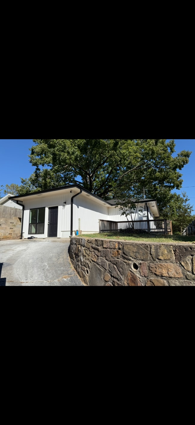 Photo - 112 Poplar St