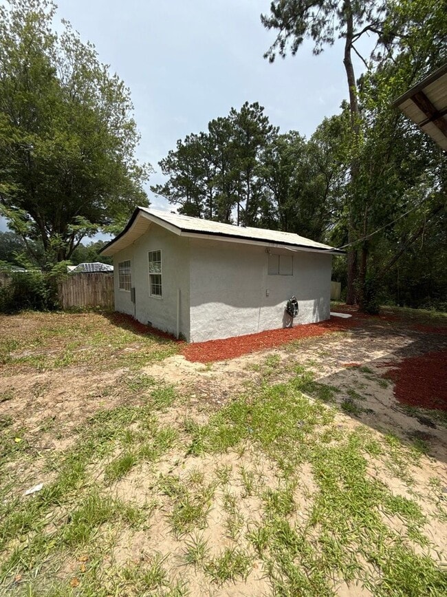 Building Photo - Quiet and Affordable Rental