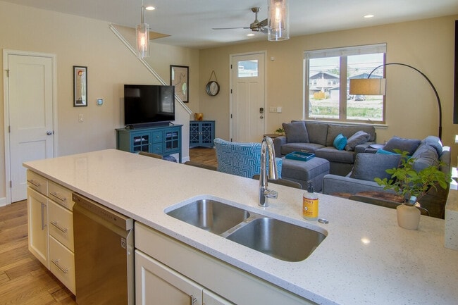 Photo - 240 Co Rd 105 Unit ID1386169P