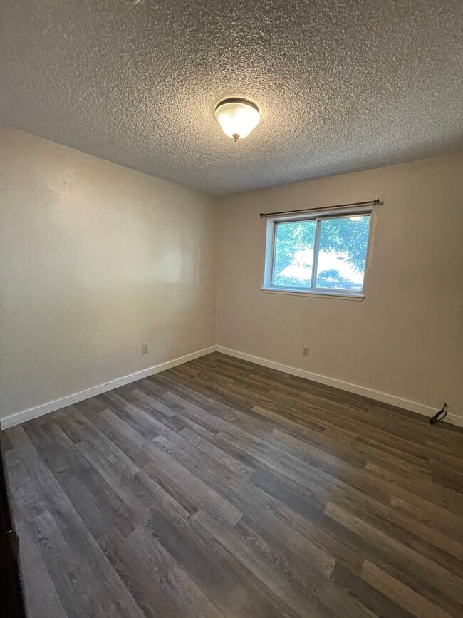 Photo - 100 SW Ruckel St