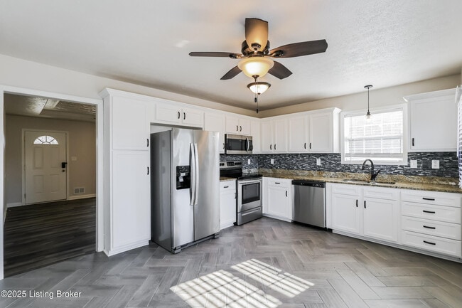 Photo - 193 Tecumseh Dr