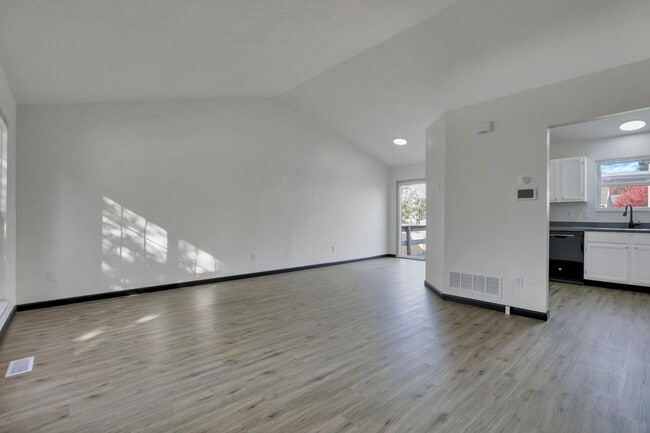 Photo - 950 Robmeyer Dr