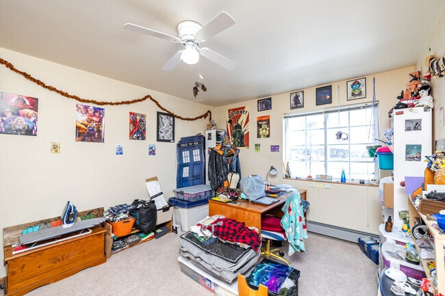 2BR, 1BA - 930SF - Bedroom