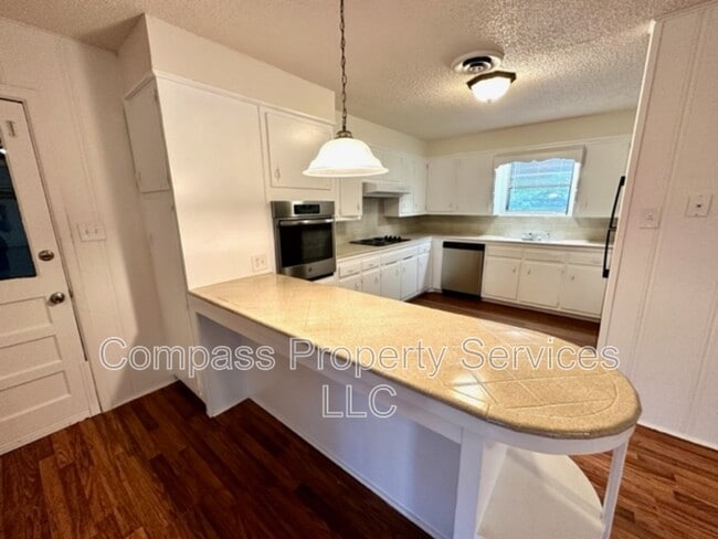 Photo - 1400 Royal Oaks Dr