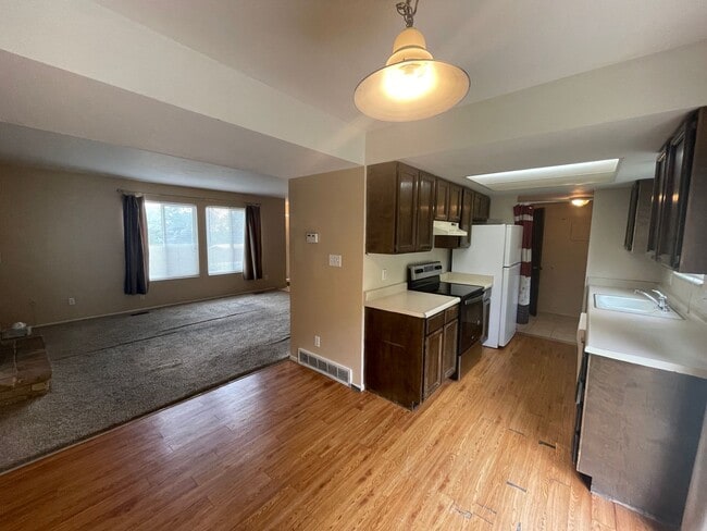 785-787 S 200 E - 785-787 S 200 E Apartment