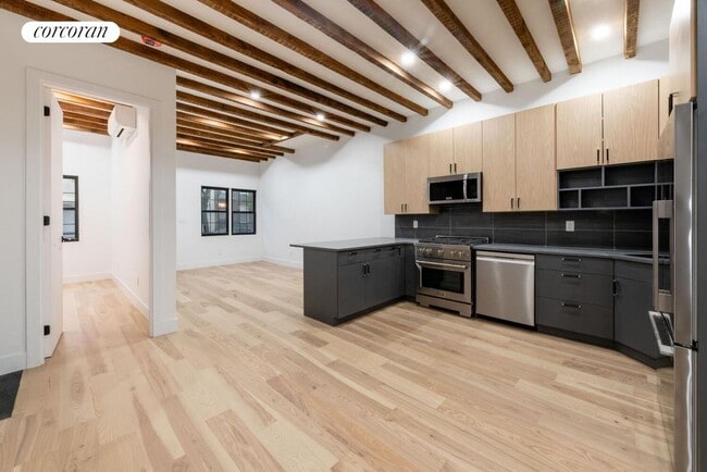 Building Photo - 183 Green St